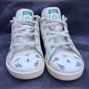 Kids Adidas Stan Smith Andre Saraiva The World Needs Love Shoes Size 2